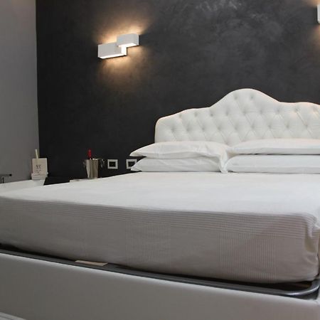 Jacuzzi Apartament By Parmacentro B&B Exterior photo