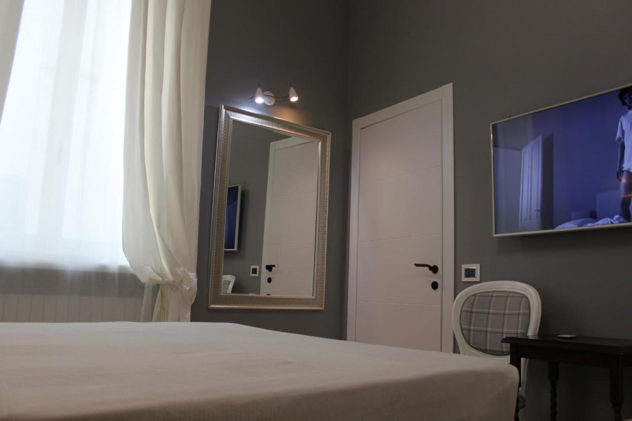 Jacuzzi Apartament By Parmacentro B&B Exterior photo