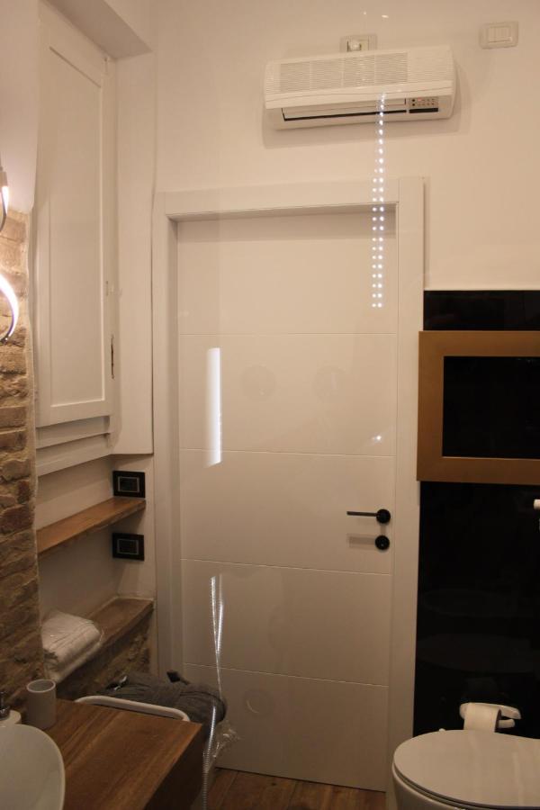 Jacuzzi Apartament By Parmacentro B&B Exterior photo