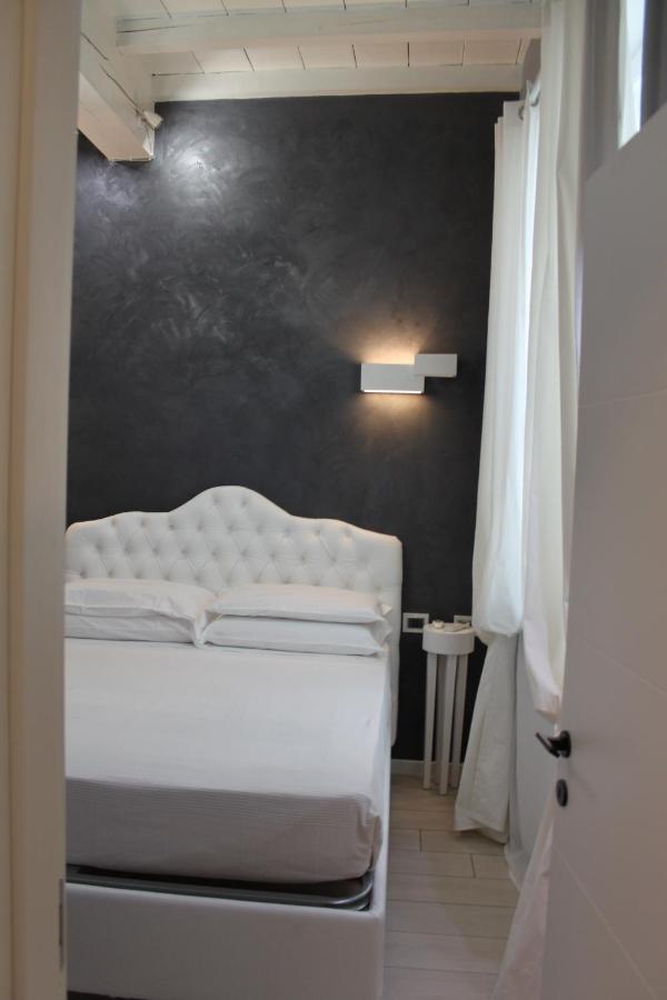 Jacuzzi Apartament By Parmacentro B&B Exterior photo